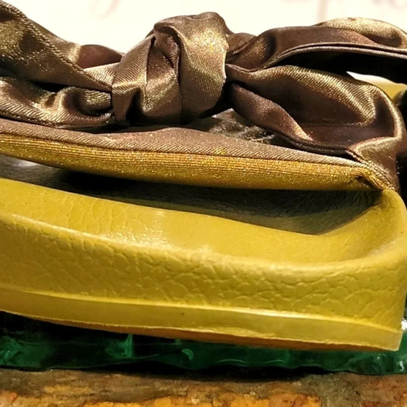 PUMA Fenty x Bow Slide 'Olive' Wmns  Sz 8.5 #365774-01 - Picture 10 of 12